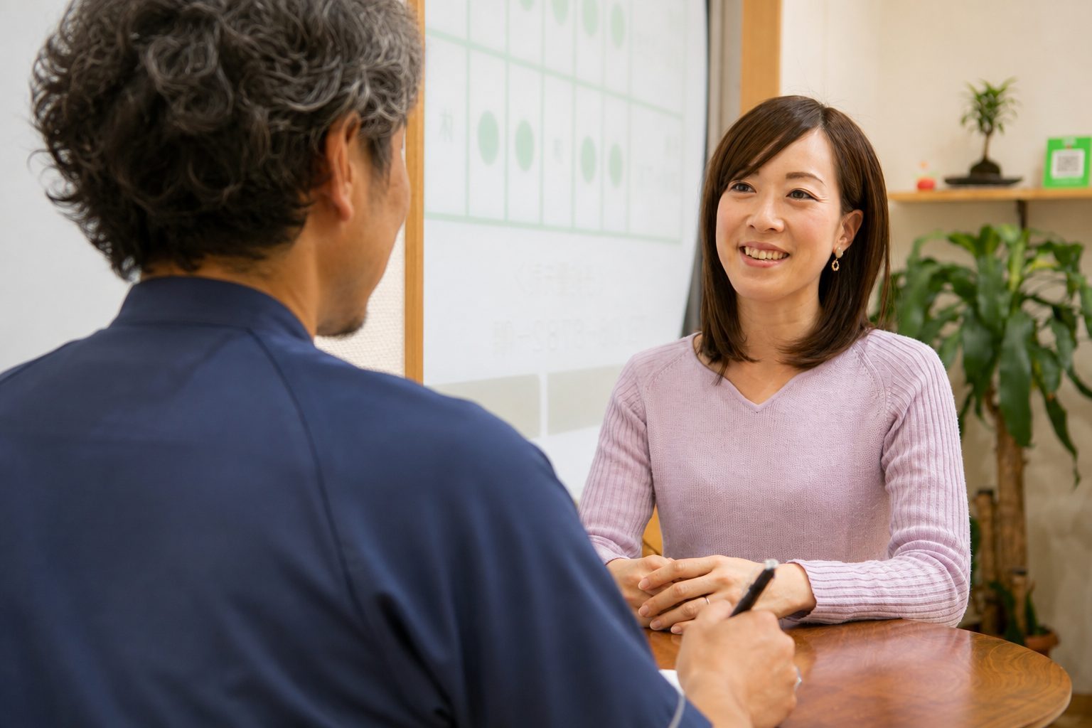 患者様と向き合い丁寧に問診する様子